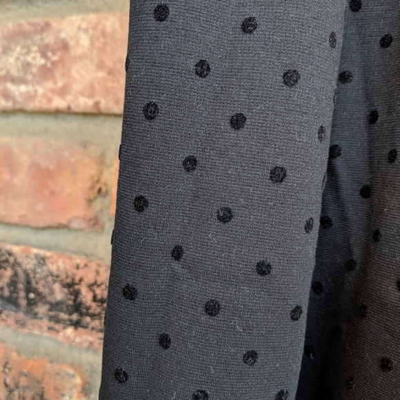 Old navy black stretchy pencil skirt with velvet - Picture 4 of 4